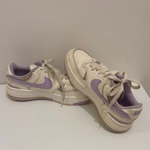 Nike Women's Sneakers in Cream and Lavender